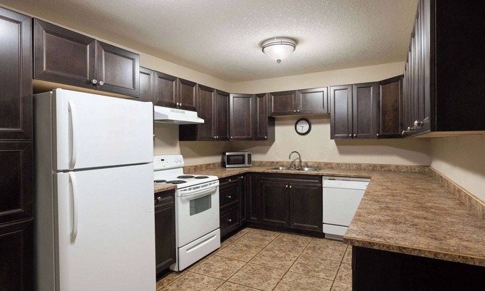 Fort McMurray Hotel | Super 8 Fort McMurray