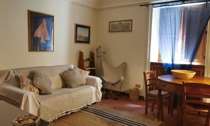 Old Town Apartment | Super Central Charming Apartment