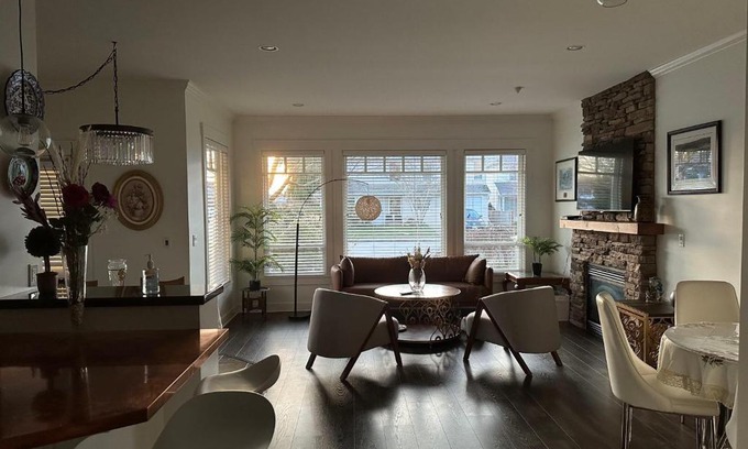 Delta Villa | Super Cozy 5 Bedroom Entire House in Ladner