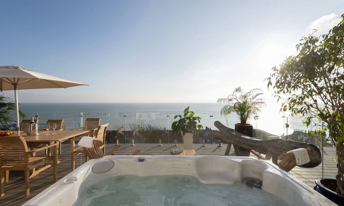 St Leonards-On-Sea House | Super deluxe 6 bedroom house with Hot tub, sea views, wood burner, roof terrace