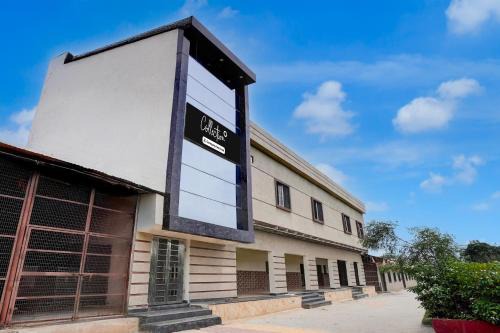 Mathura Hotel | Super Hotel O Yamuna Riverview Formerly Swyamwar Resort