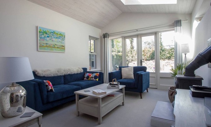 Claddagh House | Super location just 5 minutes to Salthill beach & the heart of Galway City!