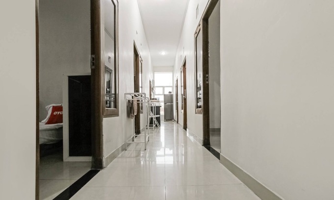 Surakarta Hotel | Super OYO 3838 Tamansari Guest House