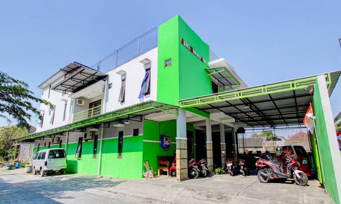 Surakarta Hotel | Super OYO 93012 Griya Kencana Asri Syariah