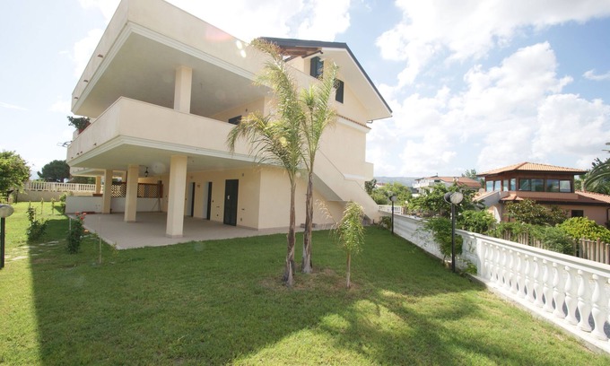 Briatico Apartment | super Penthouse just 50m from the beach