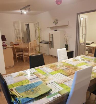 Saint-Just-Sauvage House | SUPER SPACIEUX GÎTE PROCHE DE TOUTES COMMODITÉS