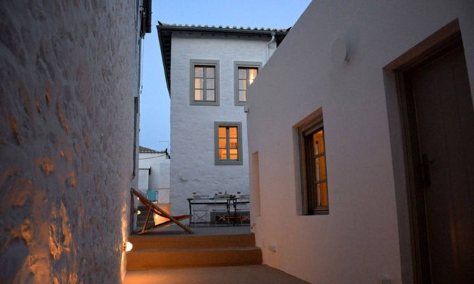 idhra Villa | Superb 19C stone house with yard, 3 mins walk - no steps - to Hydra port