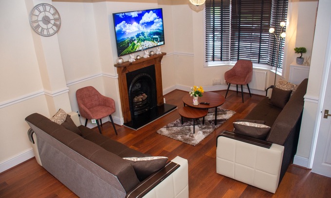 Northampton House | Superb 3 bedroom house