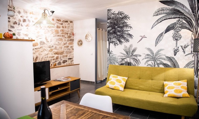 Nimes City Centre Apartment | Superb apartment (3pers) air-conditioned, quiet, ideal location in town center