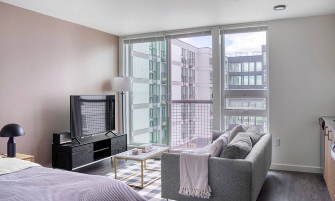 Mann Apartment | Superb Central District 1BR w/24/7 Gym, near Dining, by Blueground