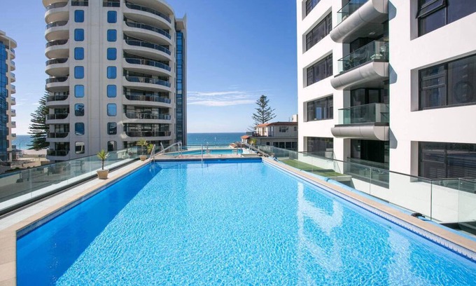 Mount Maunganui Apartment | Superb Elevated Sea Views with Heated Pool, Gym