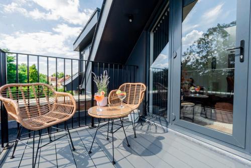 Acton Apartment | Superb Top Floor 1-Bedroom Flat With Charming Two Balconies