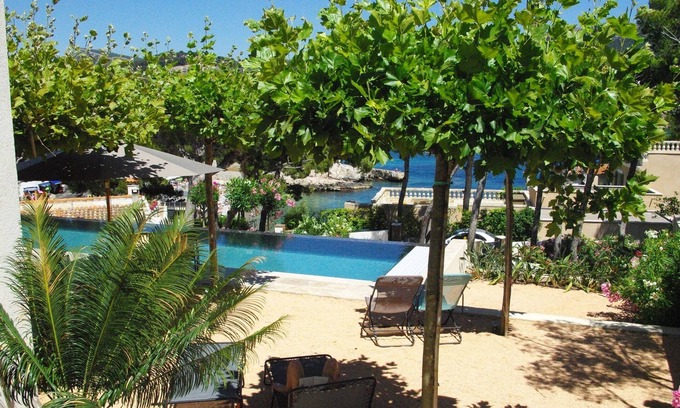 Cassis Villa | Superb villa 16/18 pers. 100m from the beach!