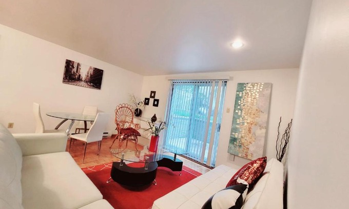 Brossard Apartment | Superbe appartement 5 min de DIX30 à 20 min de Montréal.