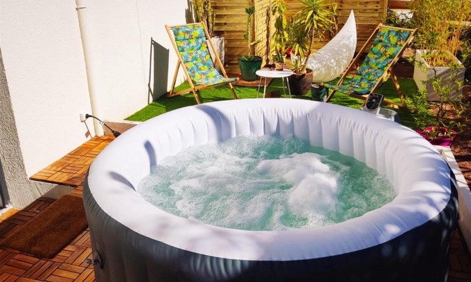 Bron House | Superbe appartement avec jacuzzi avec jardin privé