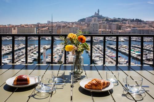 Hotel-de-Ville Apartment | Superbe Appartement, vue Notre Dame de la Garde, Vieux port