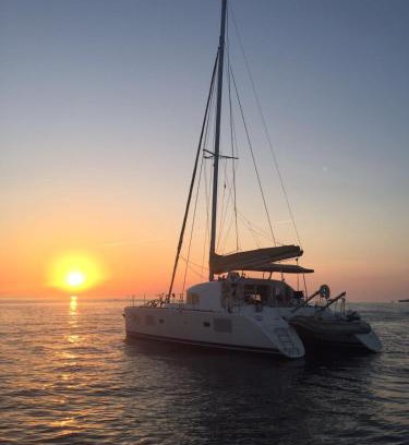 Sant Carles de la Rapita Boat Rental | Superbe catamaran