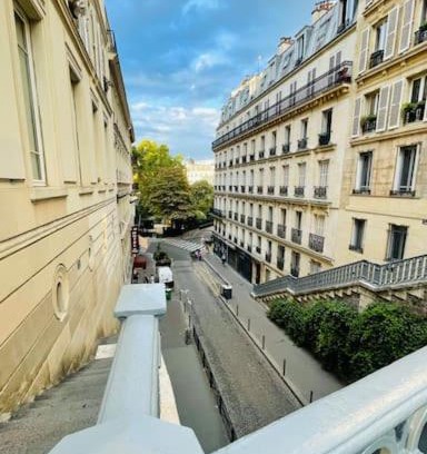 Quartier de Rochechouart Apartment | Superbe loft Pigalle/Opéra