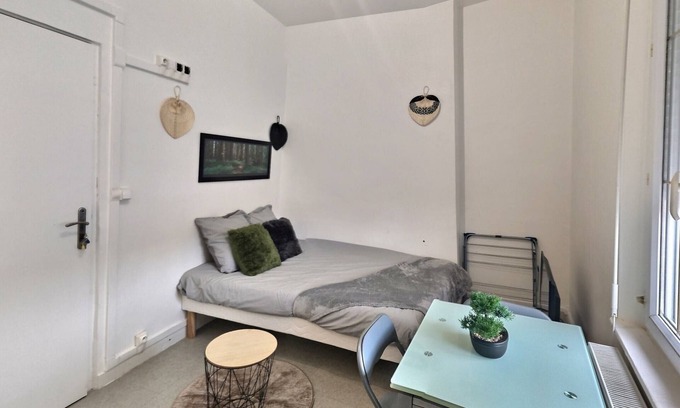 Evreux Apartment | Superbe Studio 3 Face Gare Avec Wifi et Proche Toutes Commodités