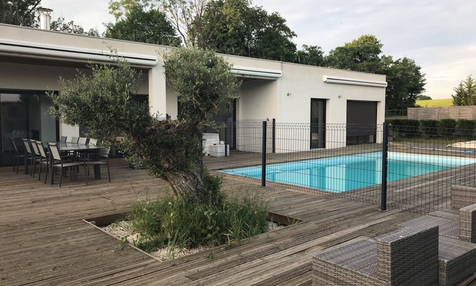 Clemenciat Villa | Superbly equipped single-storey villa with heated, secure swimming pool and no neighbors.