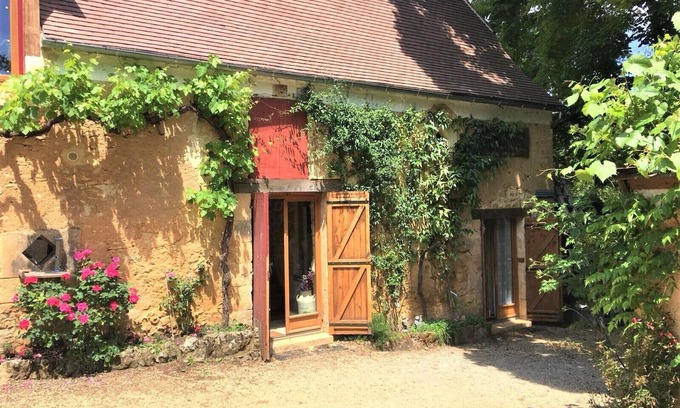 Sainte-Alvere Apartment | Superior apartment with balcony in the countryside