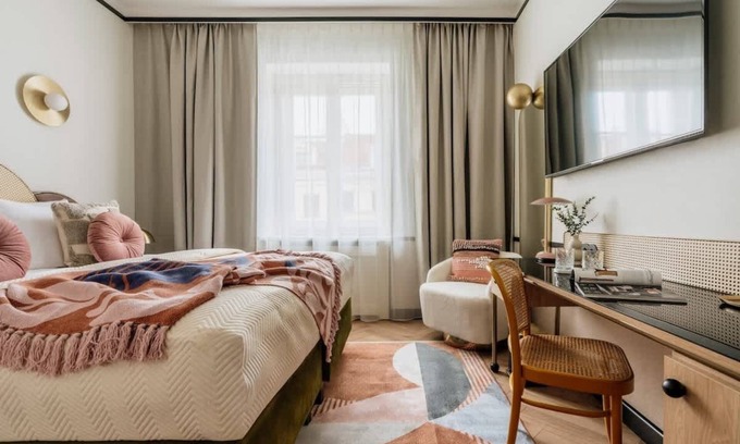 Srodmiescie Hotel | Superior Room with King Size bed Nowy Świat view