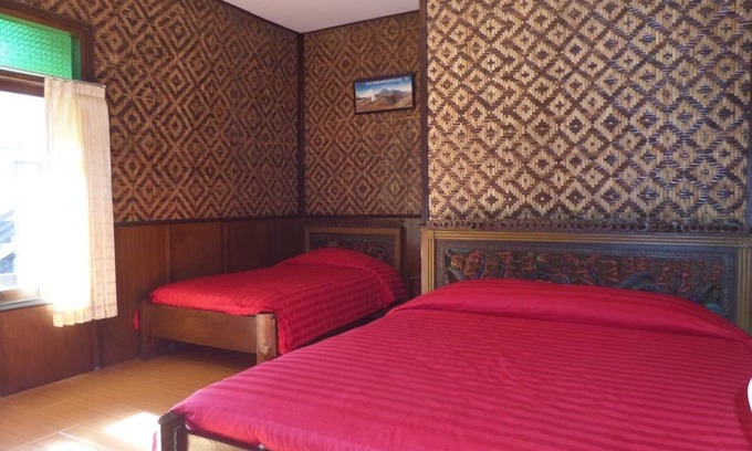 Ngadisari Bed & Breakfast | Superior Triple adjacent to Cafe Lava Restaurant