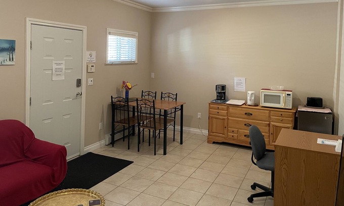 Delta Bed & Breakfast | SuperSuite! 2 BR, Free Parking & Great Location