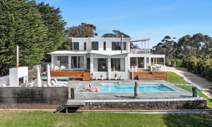 Jan Juc Villa | Surf Coast resort style home on acreage, with large pool and massive yard