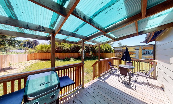 Westhaven-Moonstone Cottage | Surf Shack - Dog Friendly & Near Moonstone Beach!
