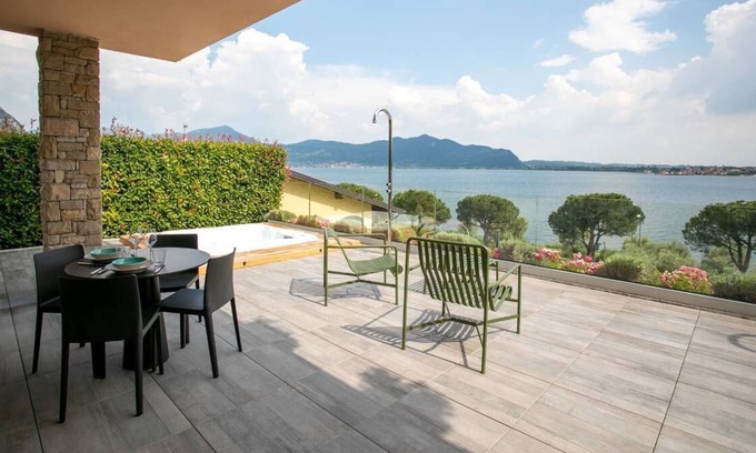 Sarnico Apartment | Surre Resort. .