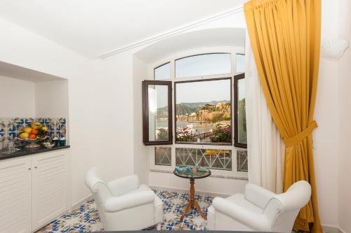 Sorrento City Centre Bed & Breakfast | Surriento Suites