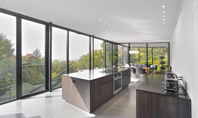 Sutton House | Sutton Hideaway: Luxurious Mountain Retreat