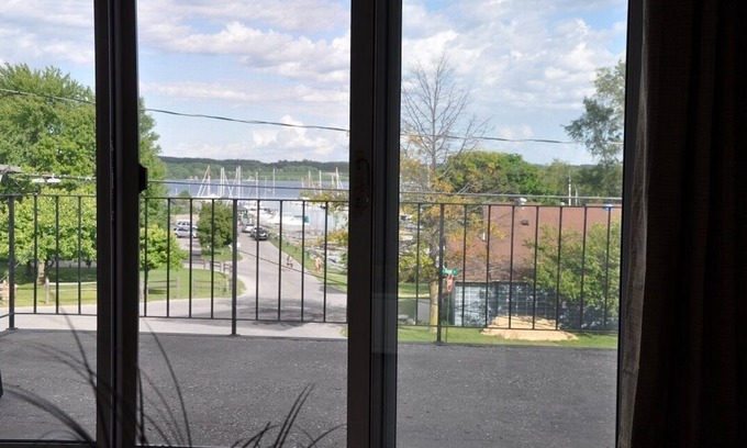 Suttons Bay Apartment | Suttons Bay-across from Marina Park/Beach/By wineries, Brewery/Beautiful Sunrise