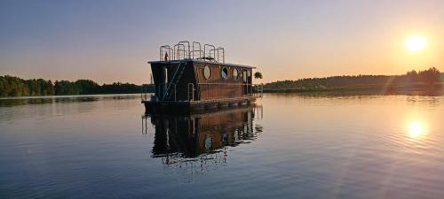 Klaipeda District Municipality Boat Rental | Svencele Boats laivai-namai kuriems nereikia laivavedžio teisių