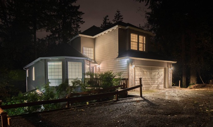 West Portland Park House | SW PORTLAND 5 BEDROOM MODERN HOME - KING BED - Close to PSU/OHSU/DOWNTOWN