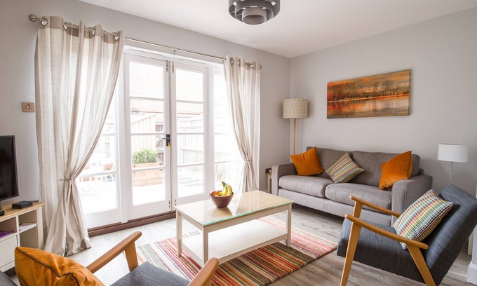 Arundel Cottage | SWAN COTTAGE, family friendly, with a garden in Arundel