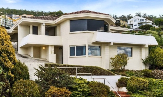 Sandy Bay House | Swan Sea Retreat - Stunning 360 Waterfront views