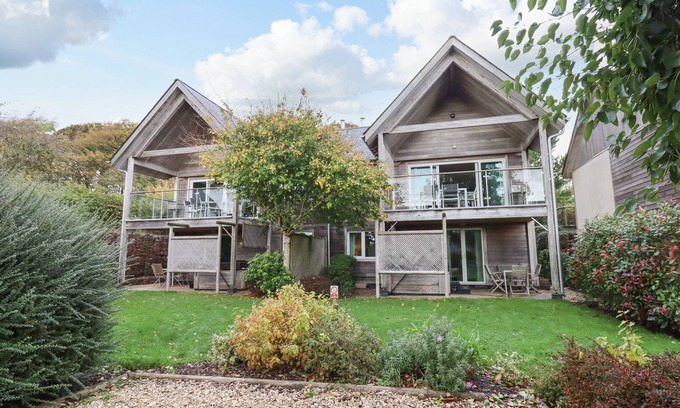 Eleighwater Cottage | SWANDOWN, 20 POLDON, romantic, with pool in Cricket St. Thomas