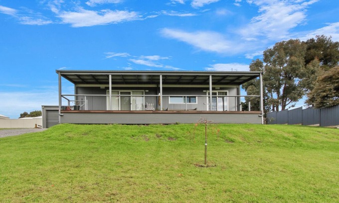 Metung House | Swans View in Metung