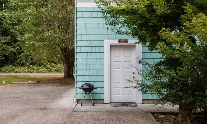 Home Apartment | Sweet apartment with private beach access!