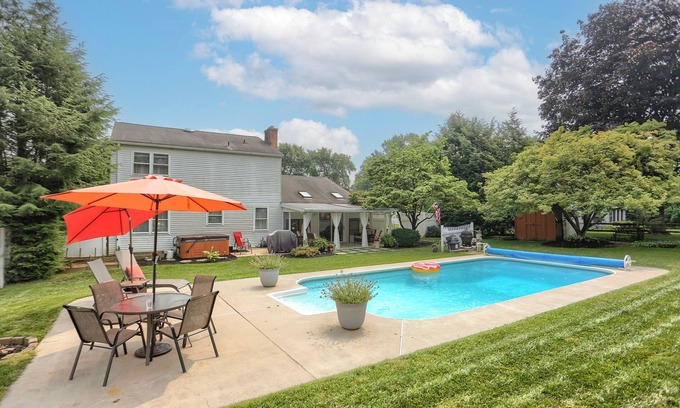 Palmyra House | Sweet Backyard Oasis! Just minutes from Hershey Park and attractions!