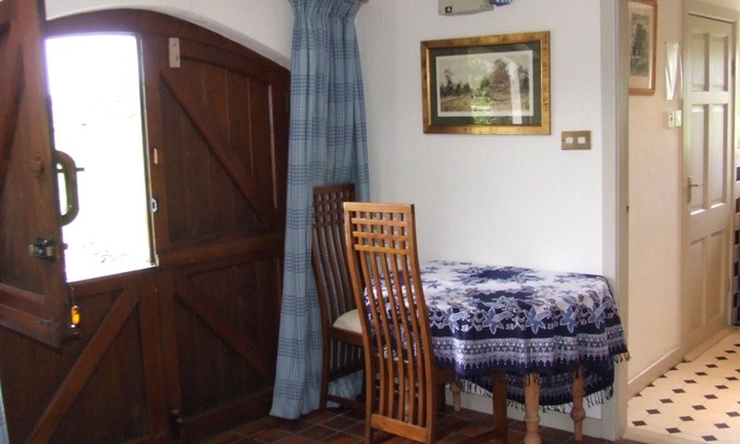 Butlerstown Cottage | Sweet Coach House is located next to a stunning tidal beach on the Wild Atlantic Way