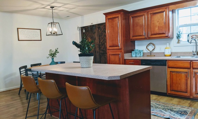 Spring Hill House | Sweet Family Home, comfy and casual :)