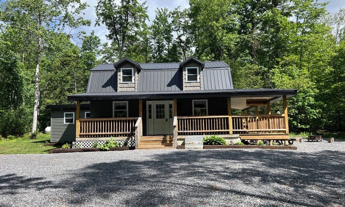Swengel Cabin | Sweet Fern Cottage, enjoy the seclusion and peace of the Appalachian Mountains.