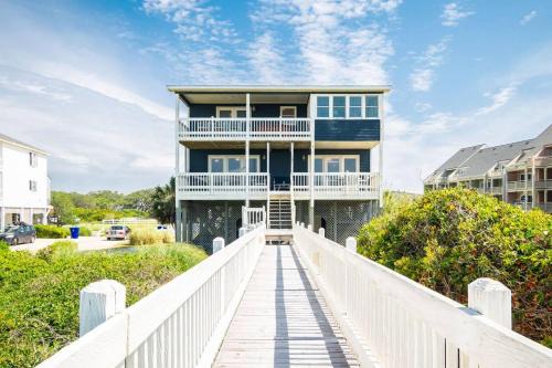 Long Beach House | Sweet Retreat by Oak Island Accommodations