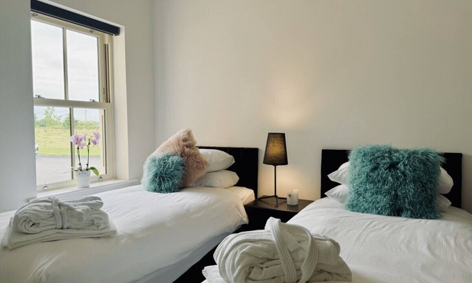 Stradbally Apartment | Swim Studio, spacious and corporate apartment