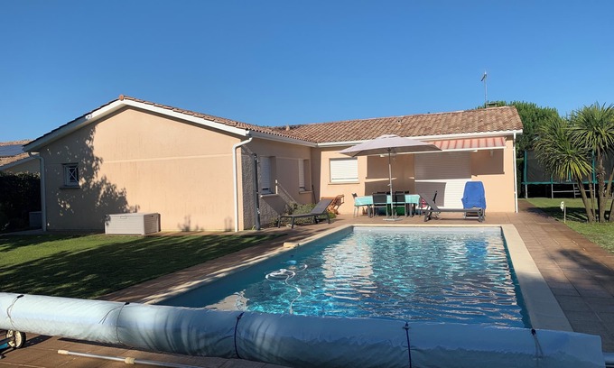 Saint-Jean-d'Illac Cabin | Swimming pool house near Arcachon/Cap Ferret
