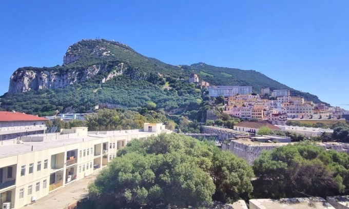 Gibraltar Apartment | Swimming pool apt facing the Rock of Gibraltar