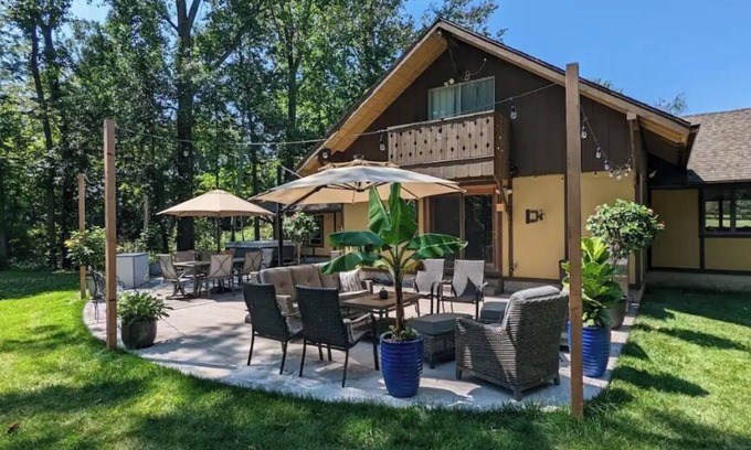 Delaware House | Sycamore House- Chalet on the Olentangy River